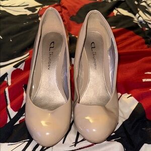 CL by Laundry Women's Cream Pumps
